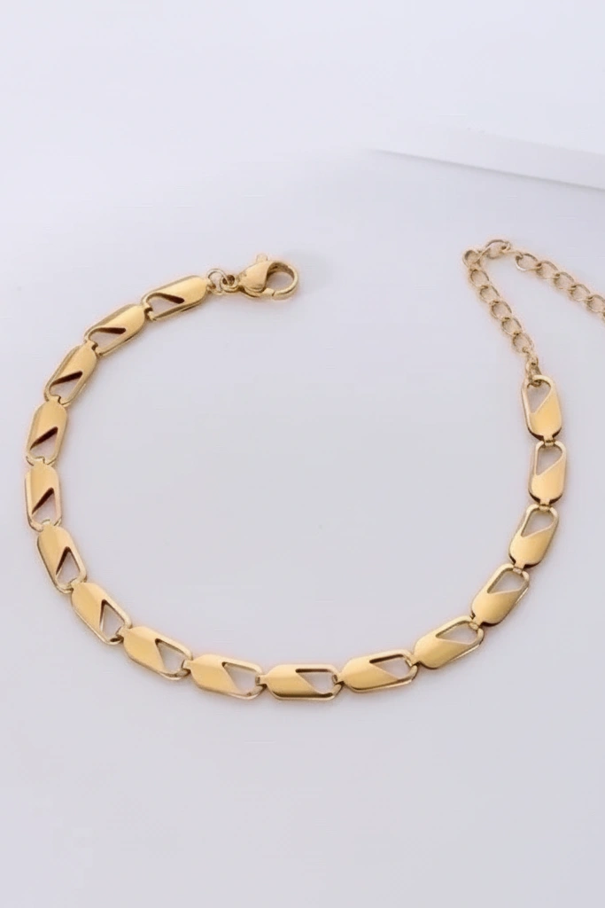 Pulseira Malha Madrid em aço inoxidável dourado, design elegante e moderno.