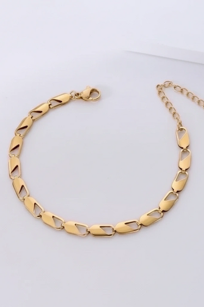 Pulseira Malha Madrid em aço inoxidável dourado, design elegante e moderno.